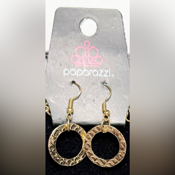 Paparazzi Gold Hammered Hoop Bib Necklace and Matching Hoop Earrings Set - Picture 3 of 3